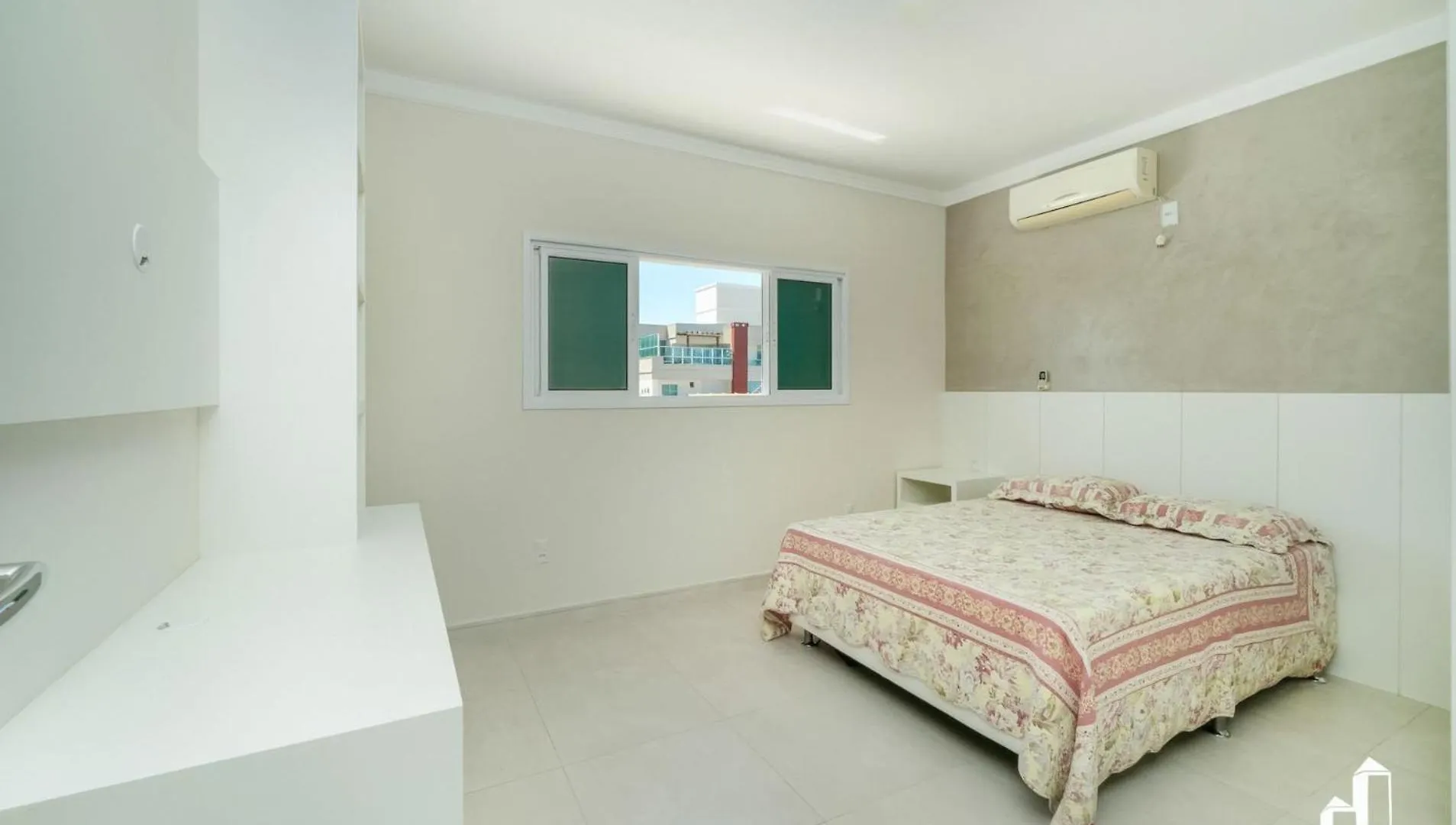 Casa Com 05 Dormitorios Bombinhas 0*,